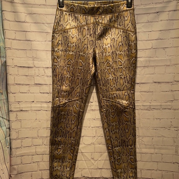 NWT VEGAN LEATHER ANIMAL PRINT LEGGINGS SZ SM FP - Picture 1 of 13